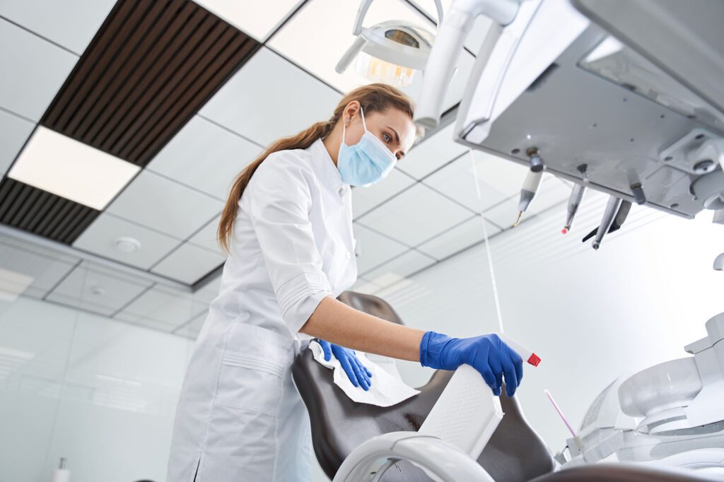 Produits biocides : une nouvelle obligation de certification pour les chirurgiens-dentistes dès 2025